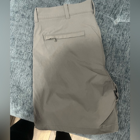 J. Crew Men's Grey Stretch Shorts EUC Size 32 L 7 - Picture 4 of 4